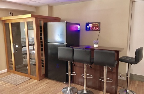 Pocono Summit House | Lakefront w Sauna/Hot Tub/Boats/Beach/Firepit/Pool table,close to Kalahari & Ski