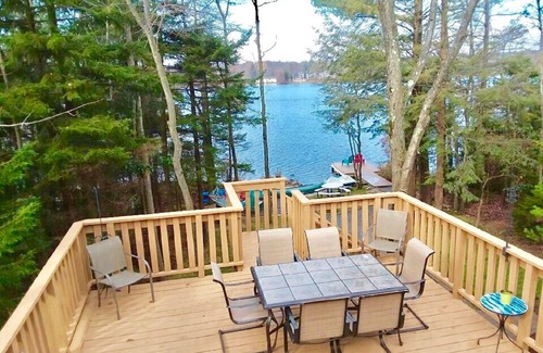 Pocono Summit House | Lakefront w Sauna/Hot Tub/Boats/Beach/Firepit/Pool table,close to Kalahari & Ski