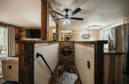 Long Lake Cottage | Lakefront walkout cottage
