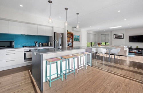 North Island House | Lakehouse Retreat - Whakamaru Holiday Home
