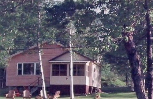 Rockwood Cabin | Lakeshore Cottages - Comfortable beachfront cabins on the shores of Moosehead L