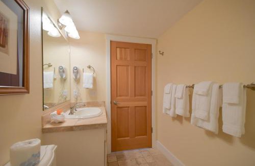 Homer House | Lakeshore Lodging Lodge 611