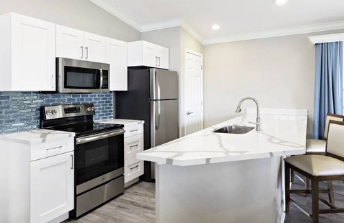 Hollister Condo | Lakeside Bliss: Your Ozark Mountain Retreatn