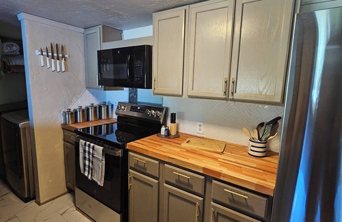 Tia Juana Cottage | Lakeside, Boat Dock and Hot Tub with this small quaint cottage.