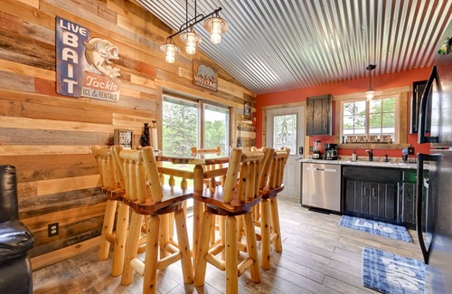 Holcombe Cabin | Lakeside Cabin w/Fire Pit: Near Pine Point Park!