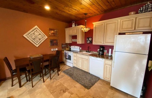 Bandera House | Lakeside Casita at Rock Cliff Reservoir