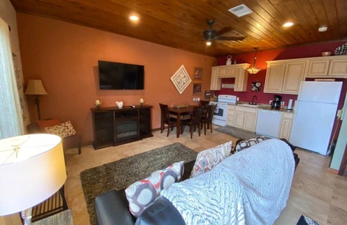 Bandera House | Lakeside Casita at Rock Cliff Reservoir