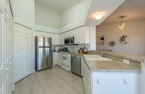 Bonita Springs Condo | Lakeside condo in Bonita Springs with glorious views.