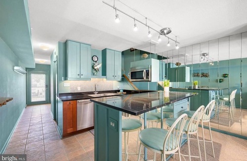 Selbyville Condo | Lakeside Condo with water views minutes to Fenwick Island and Ocean City