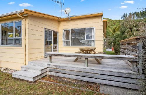 Motuoapa House | Lakeside Escape - Motuoapa Holiday Home