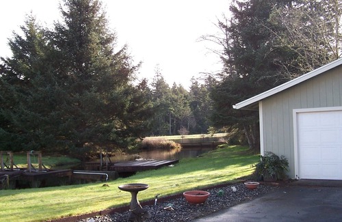 Ilwaco House | Lakeside Family Home on Cranberry Farm!