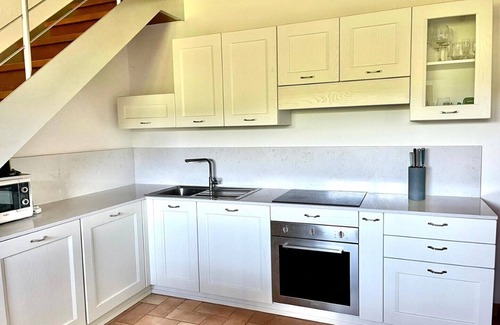 Zona LIX Polline Martignano Apartment | Lakeside Farmhouse Apartment in Rome, Potrero Grande - Owl Apartment