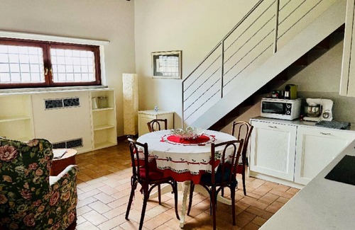 Zona LIX Polline Martignano Apartment | Lakeside Farmhouse Apartment in Rome, Potrero Grande - Owl Apartment