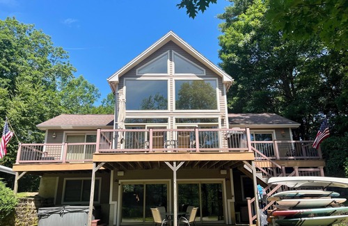 Sturbridge House | Lakeside Getaway! Gorgeous views! Sleeps 8+