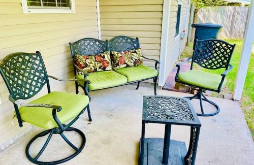 Springdale House | Lakeside Getaway - Next to Beaver Lake