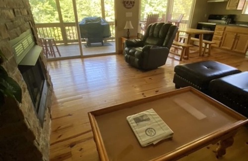 Sloans Valley House | Lakeside Hideaway II - lakefront with hot tub/walk to boat ramp
