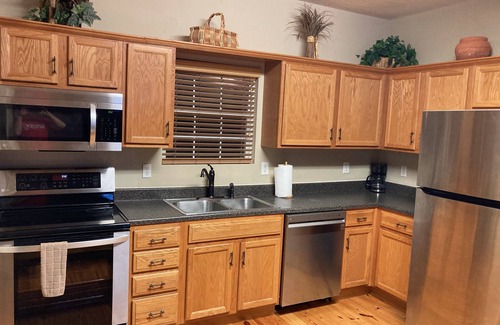 Sloans Valley House | Lakeside Hideaway II - lakefront with hot tub/walk to boat ramp
