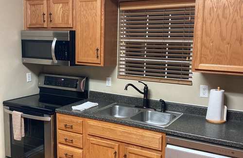 Sloans Valley House | Lakeside Hideaway II - lakefront with hot tub/walk to boat ramp