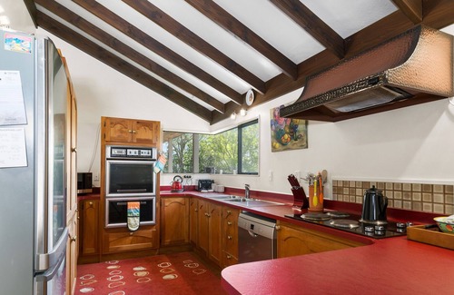 Lake Okataina Cottage | Lakeside Hideaway - Lake Rotoiti Holiday Home