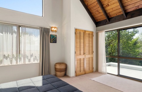 Lake Okataina Cottage | Lakeside Hideaway - Lake Rotoiti Holiday Home