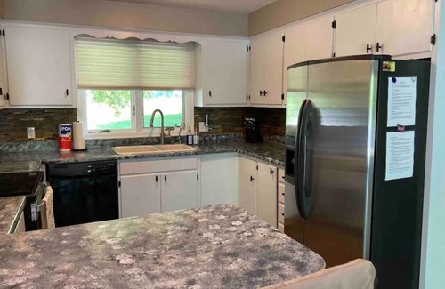 Sauk Centre Cabin | Lakeside Home on the Water