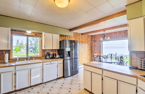 Lakeside House | Lakeside Home w/Beach ~ 14 Mi to Ski Area!