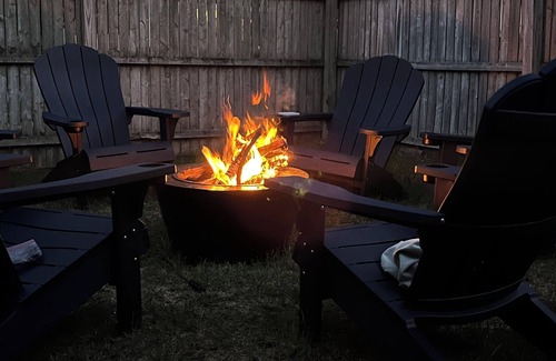 Lakeside House | Lakeside Horizon - minutes to Lake Michigan Pere Marquette Beach & Muskegon Lake