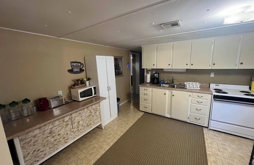 Kingston House | Lakeside Landing, Lake Access, Hiking, Starlink WiFi,