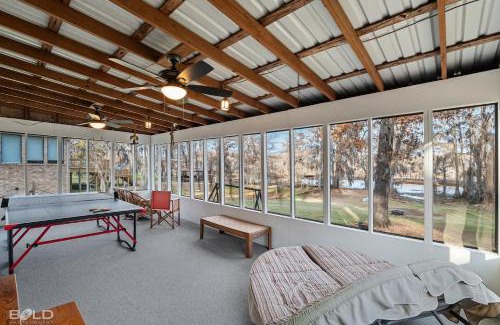 Uncertain House | Lakeside Landing, Waterfront, With Kayaks & Canoes