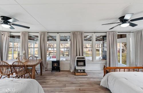 Uncertain House | Lakeside Landing, Waterfront, With Kayaks & Canoes