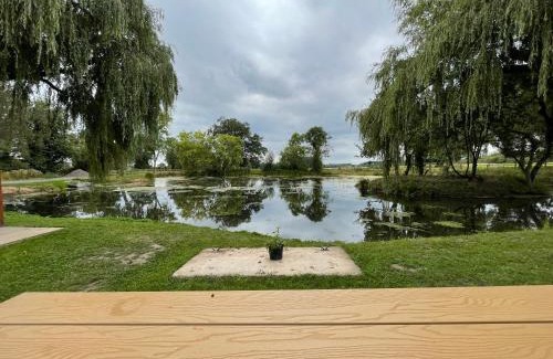 North Wheatley Cabin | Lakeside Lodge 2, With Log burning Hot tub