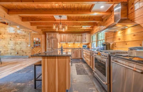 Old Town Cabin | Lakeside Lodge |Family Cabin w/Hot Tub & Steam Shower