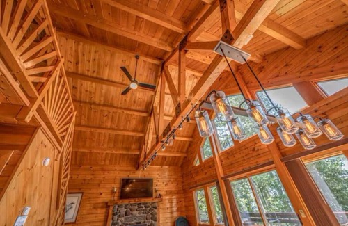 Old Town Cabin | Lakeside Lodge |Family Cabin w/Hot Tub & Steam Shower