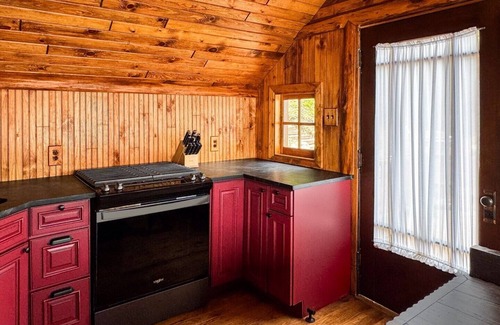 Inlet Cottage | Lakeside Lodge - Lakeview Cottage