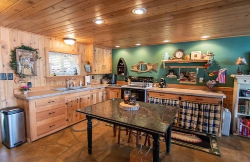 Eatonville Cabin | ~ Lakeside Log Cabin ~ Blessings & Memories Abound!