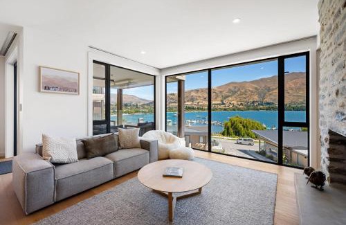 Wanaka Apartment | Lakeside Luxury 2 Bedroom Apartment