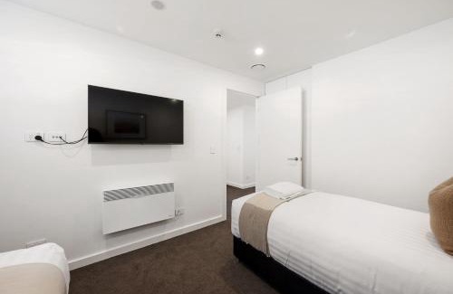 Wanaka Apartment | Lakeside Luxury 2 Bedroom Apartment