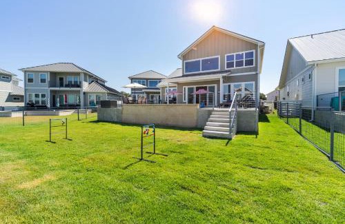 Kingsland House | Lakeside Luxury Villa with Swimming Pool, Boat Lift