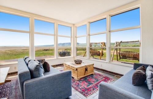 St. Charles House | Lakeside Oasis with Mountain Views