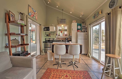 Pleasure Island Cottage | Lakeside Pleasure Island Cabin w/Deck & Gas Grill