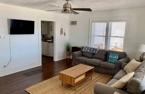 Ashville House | Lakeside Retreat 4BR House |Kayak Adventure