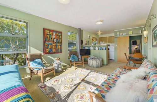 Motuoapa House | Lakeside Retreat - Motuoapa Holiday Home