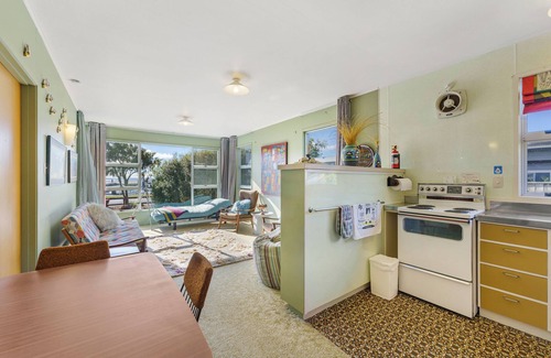 Motuoapa House | Lakeside Retreat - Motuoapa Holiday Home