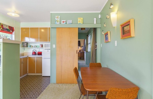 Motuoapa House | Lakeside Retreat - Motuoapa Holiday Home