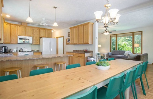 Whitehall House | Lakeside Retreat - Peak Fall Colors, Fire Pit, Hiking, Near Lake MI