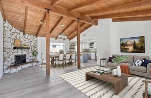 Canyon Lake House | Lakeside retreat with jacuzzi