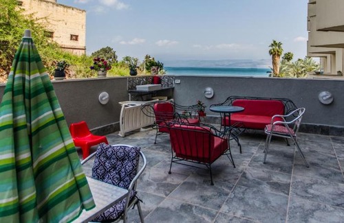 Tiberias Old City Apartment | Lakeside Suite with Jaccuzzi & Sun Terrace