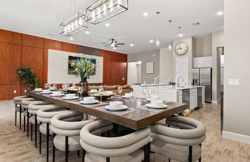 Kissimmee House | Lakeside Villa with Pool, BBQ, Cinema & Games Room