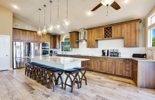 Highland Lake Estates House | LakeTravis Waterfront~BoatDock~Swimming Pool~Hot Tub~PICKLEBALL/Basketball Court
