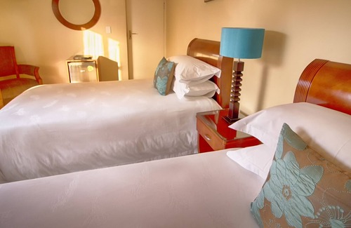 Farrarmere Hotel | Lakeview Boutique Hotel & Conference Center